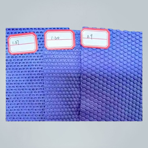 Нетканая ткань из микрофибры стиснением